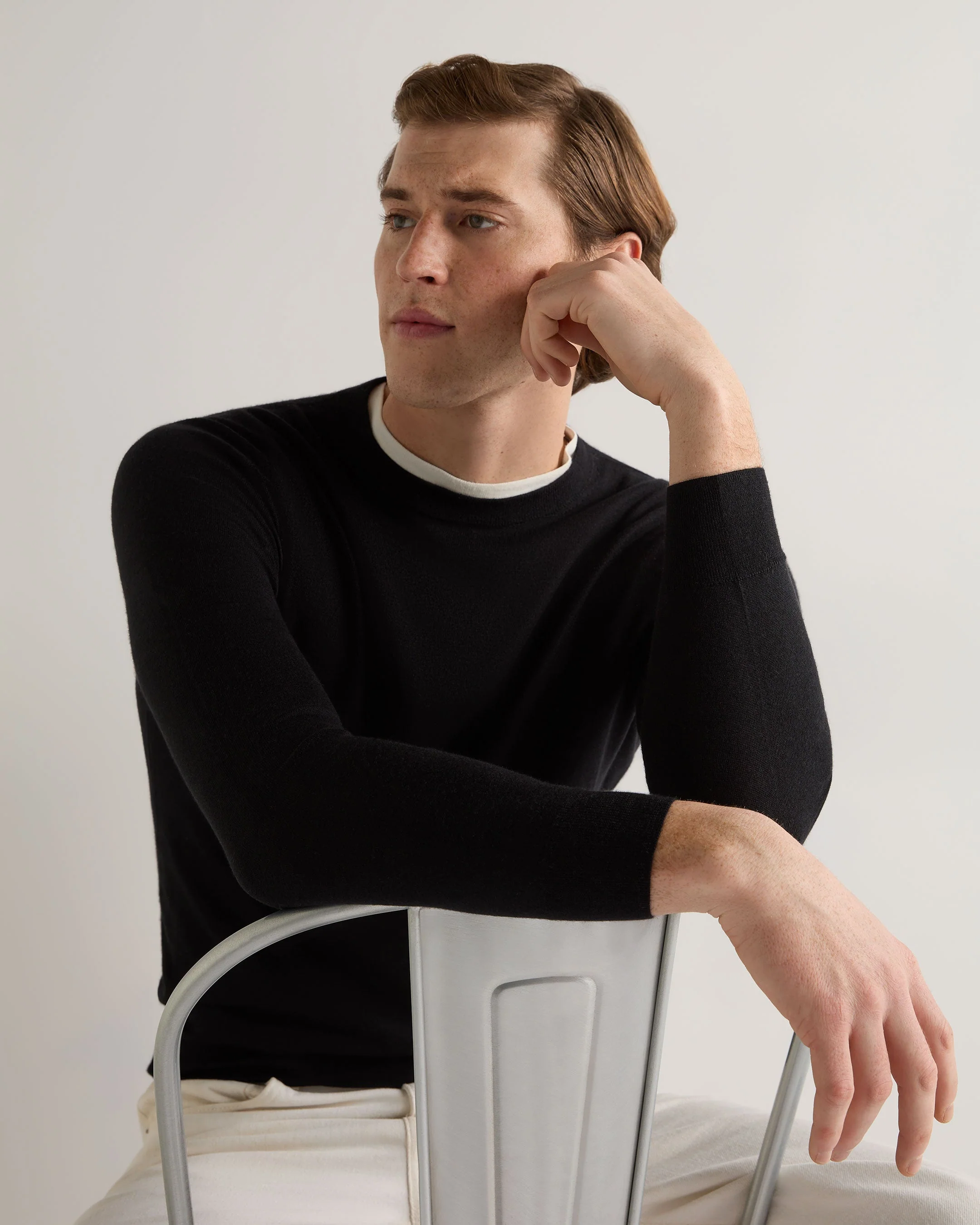 Men's Covent Fine Gauge Cashmere Round Neck Sweater Black - Image 5