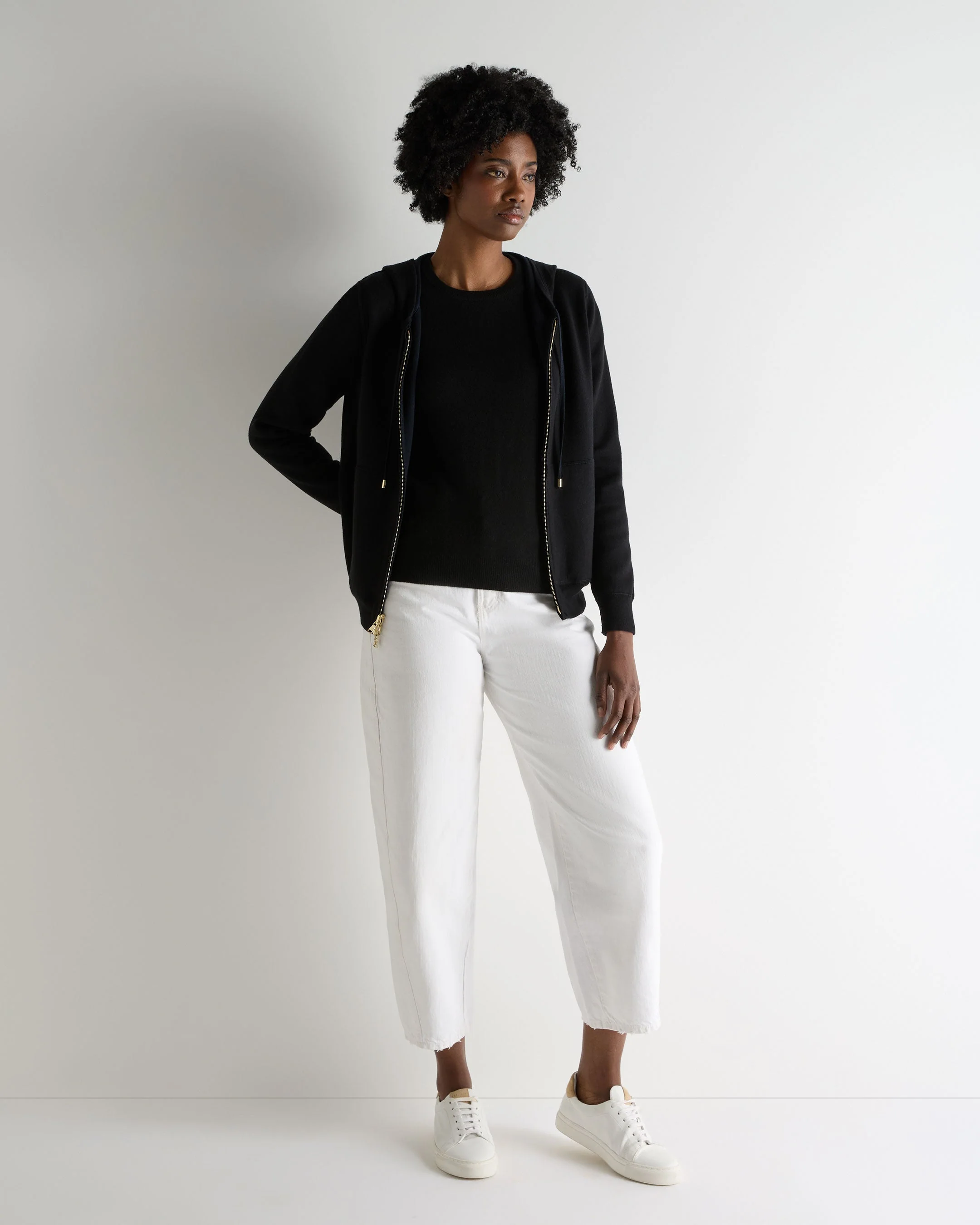Women's Evie Classic Round Neck Cashmere Sweater Black - Image 3