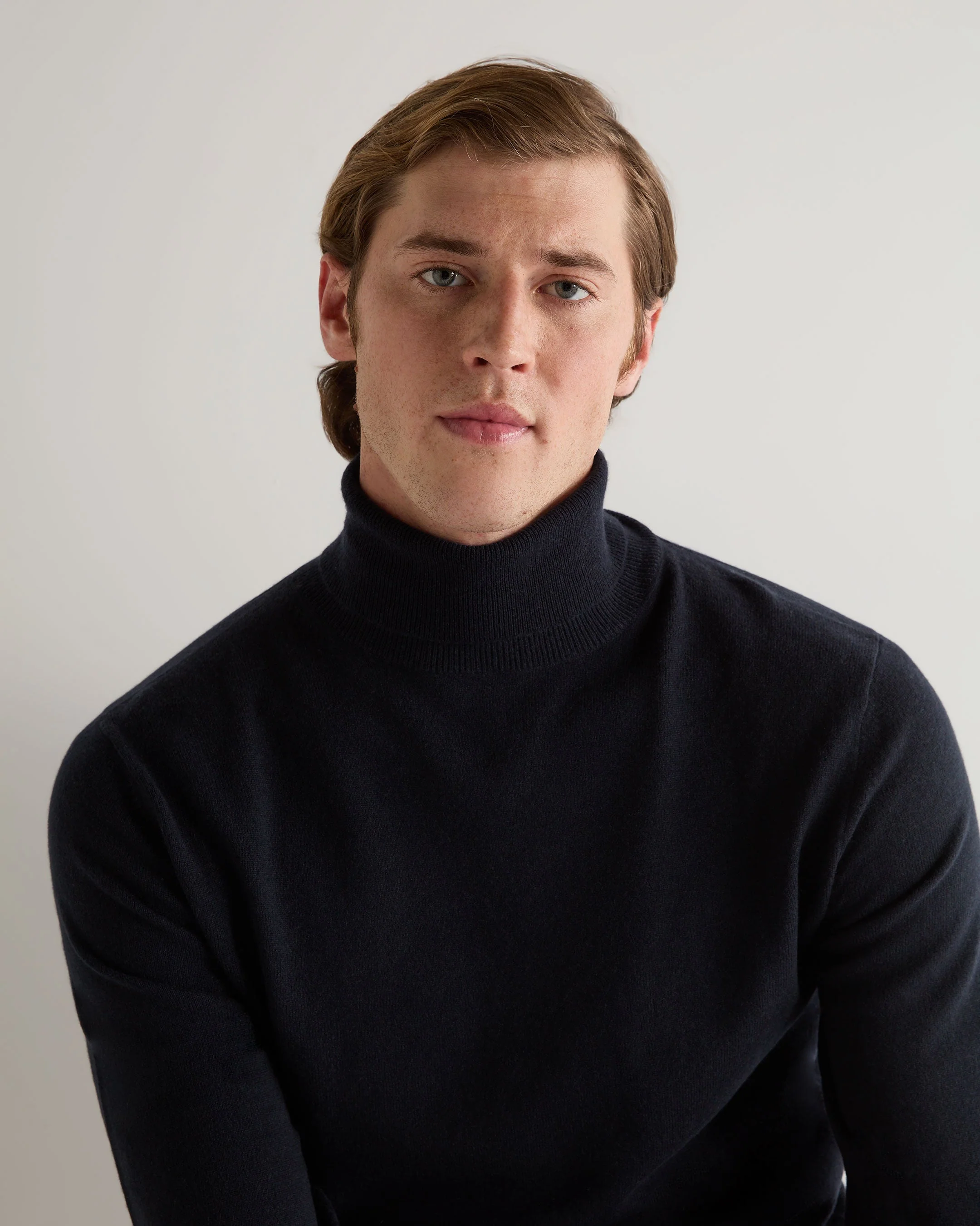 Men's Trafalgar Turtle Neck Cashmere Sweater Navy Blue - Image 5