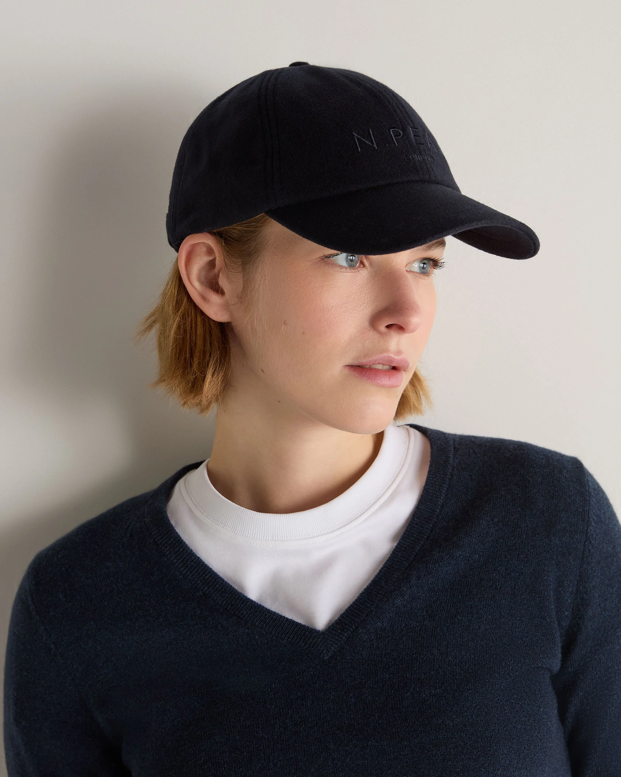 Unisex N.Peal Cashmere Cap Navy Blue - Image 3