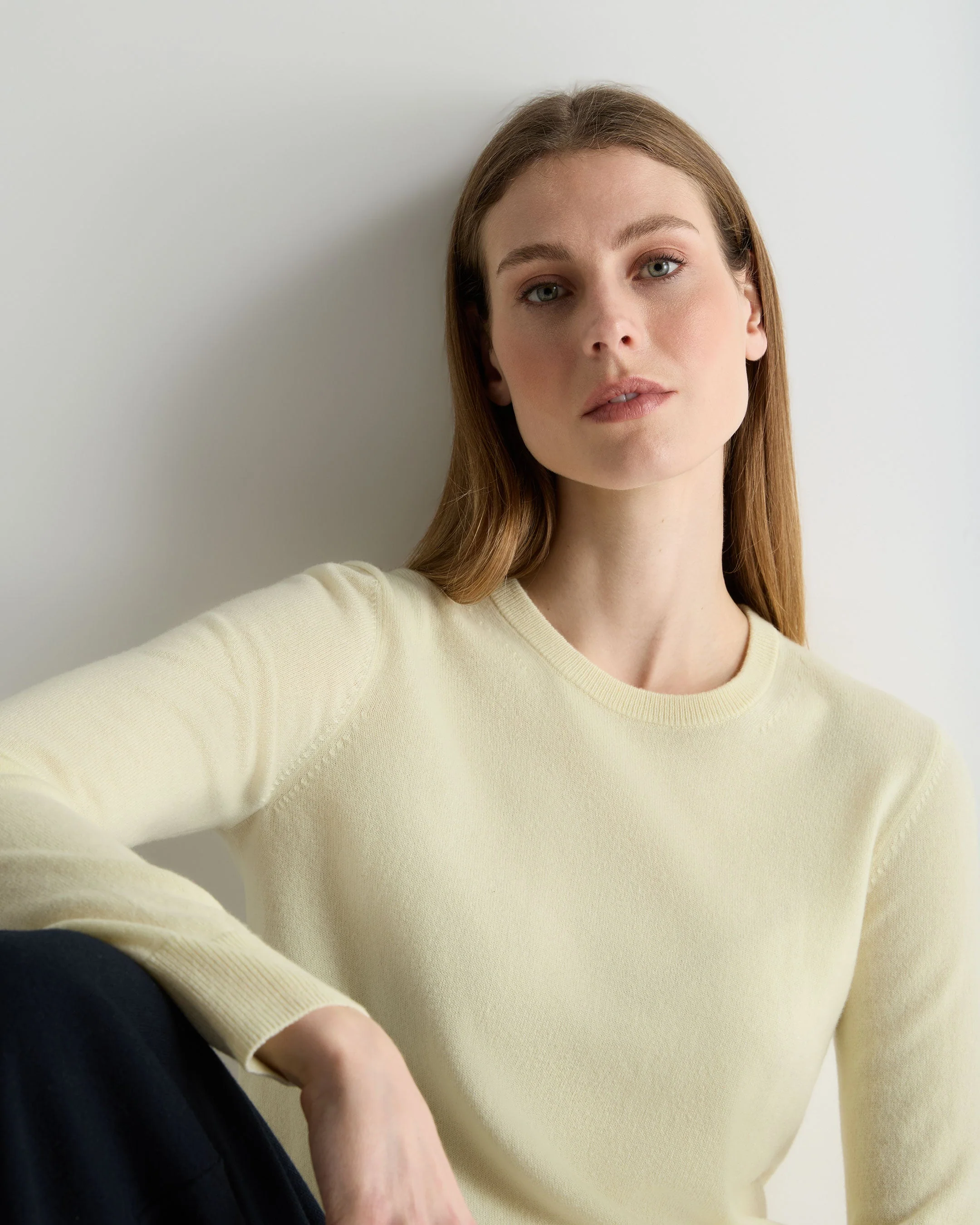 Women's Evie Classic Round Neck Cashmere Sweater Butter Yellow - Image 5