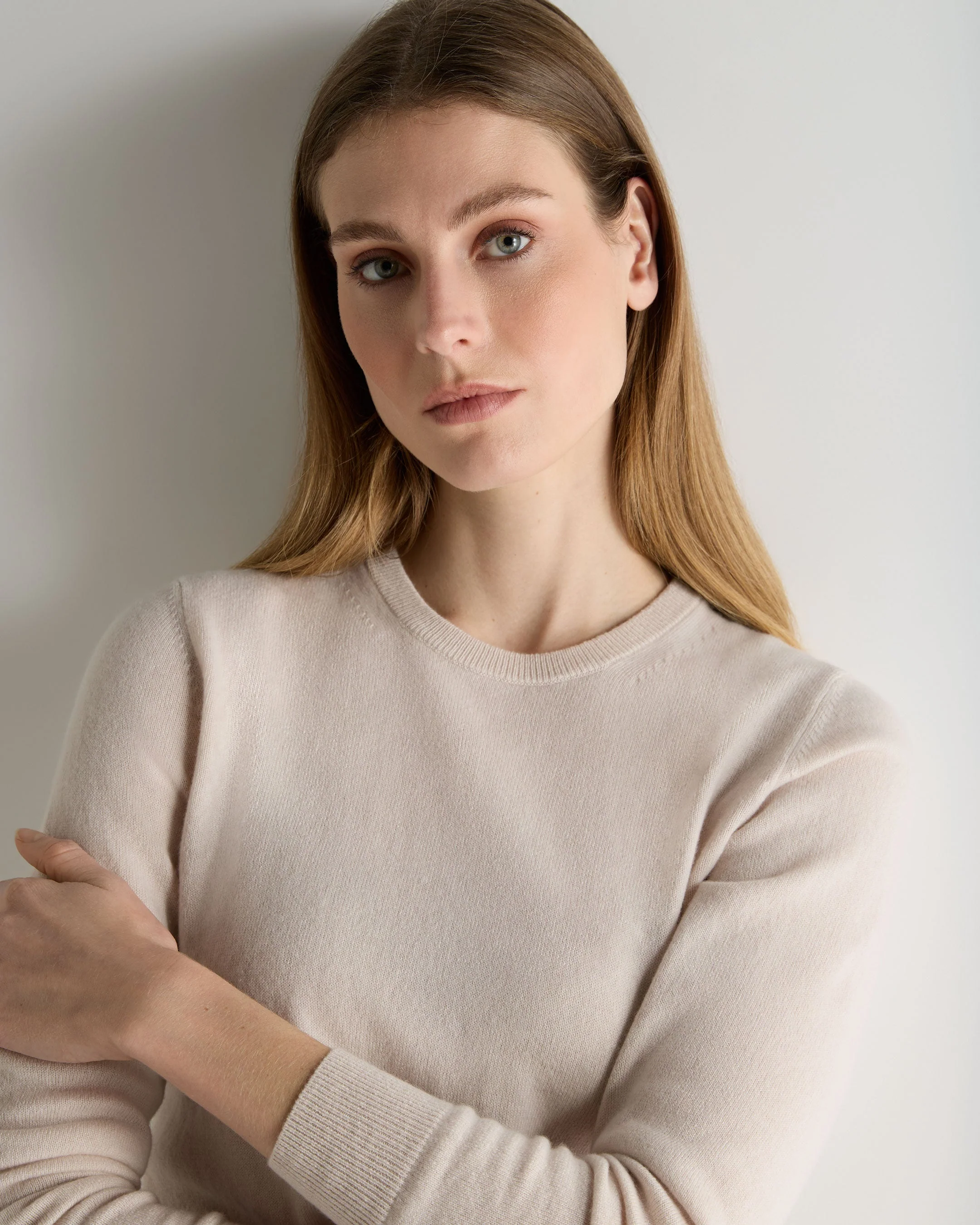 Women's Evie Classic Round Neck Cashmere Sweater Dove Pink - Image 5