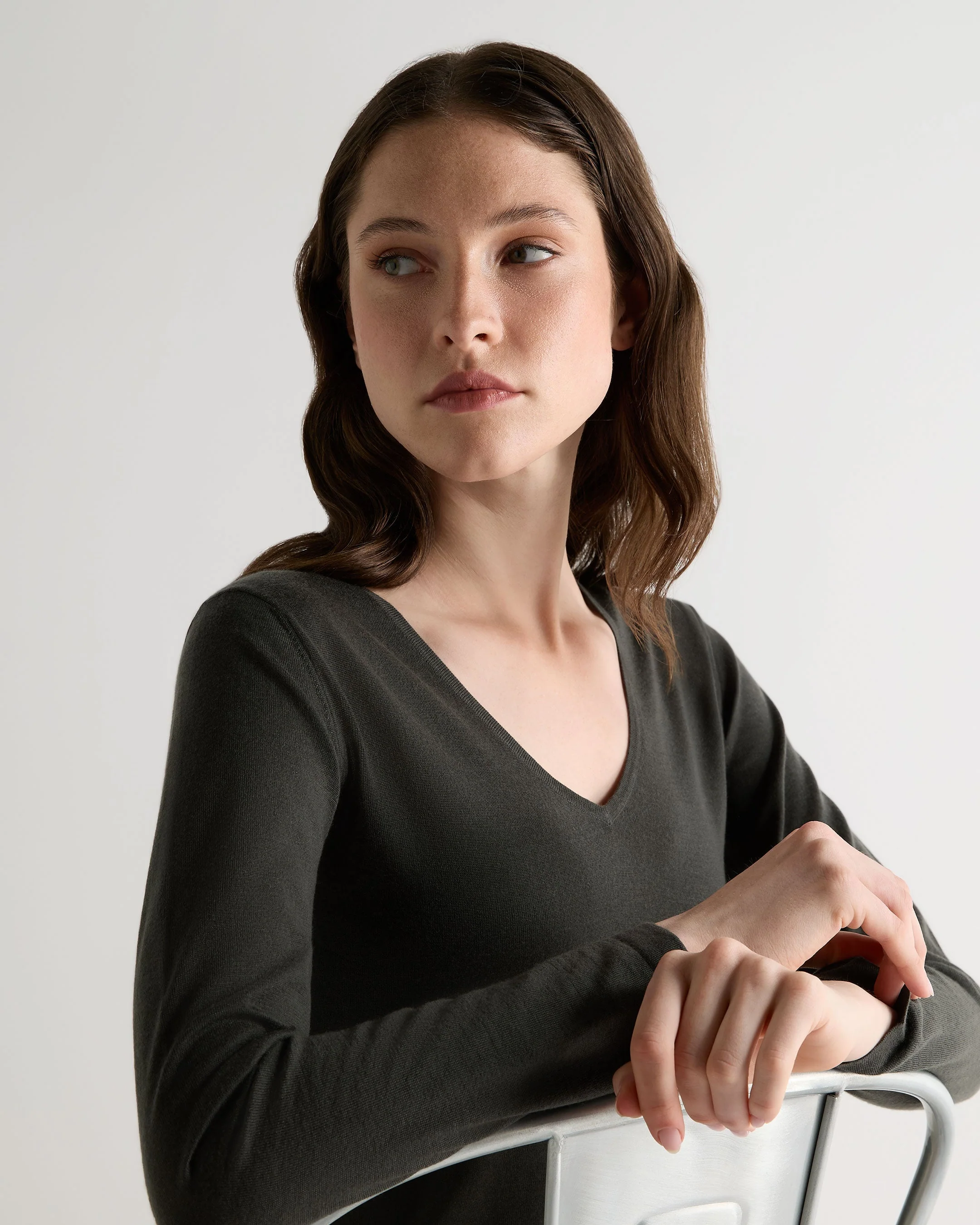 Women's Imogen Superfine Cashmere V Neck Sweater Arabica Khaki Green - Image 5