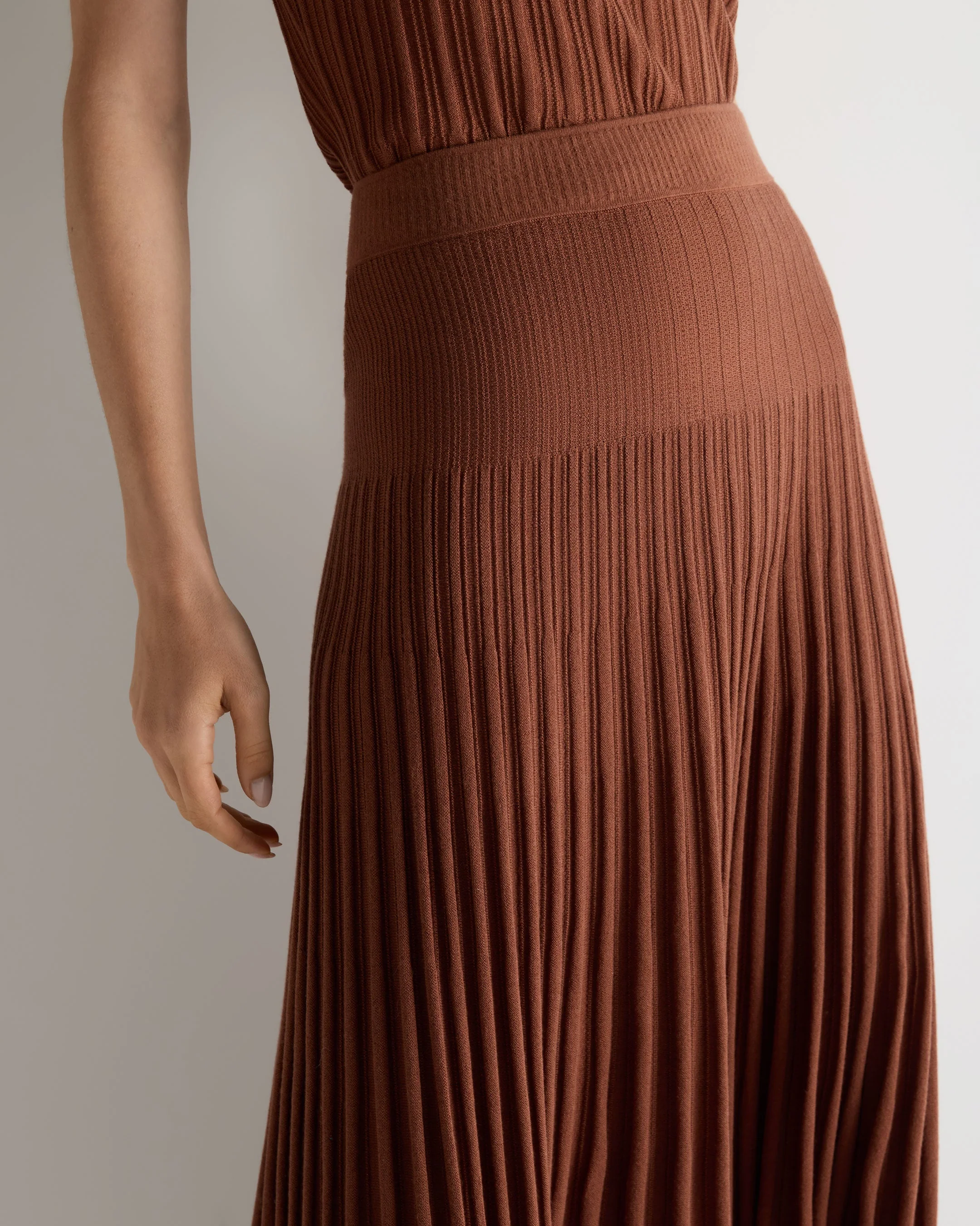 Women's Superfine Pleated Cashmere Silk Skirt Henna Brown - Image 5