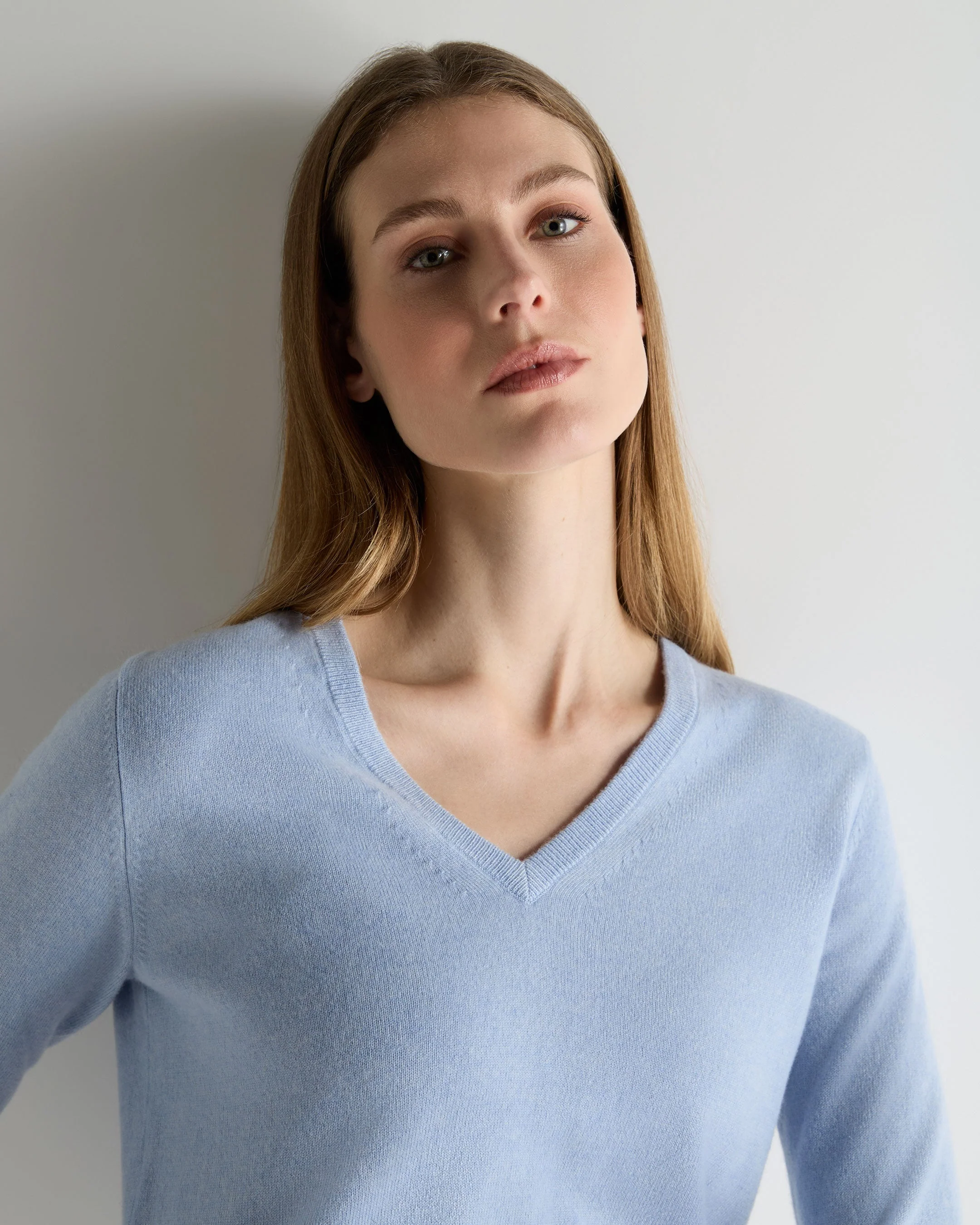 Women's Phoebe V Neck Cashmere Sweater Sea Mist Blue - Image 5